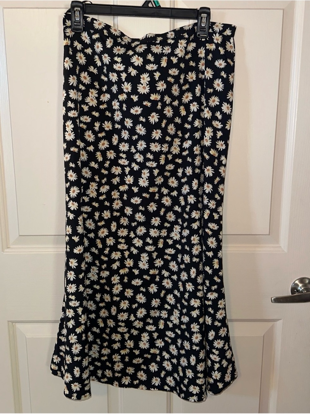 SHEIN Black Midi Skirt with White Daisy Print
